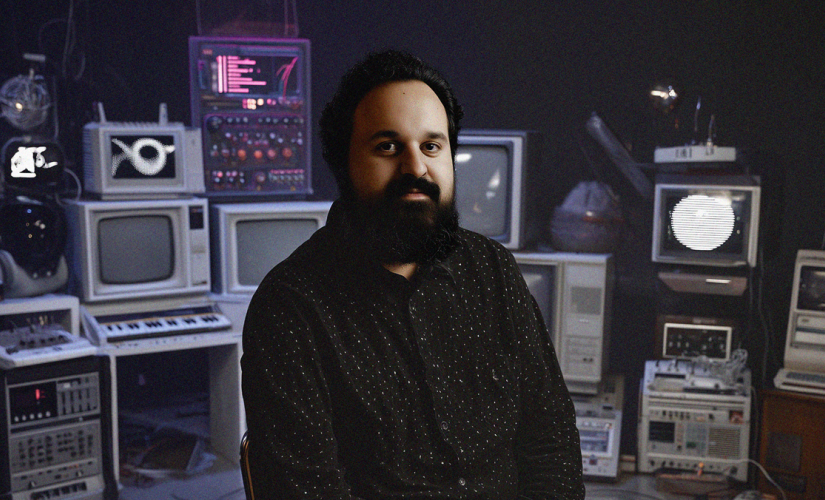 Rev Denis é conhecido por seu trabalho como DJ e sua paixão pela música negra