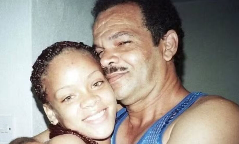 Rihanna e o pai tiveram relação conturbada ao longo de anos, mas estavam se reaproximando