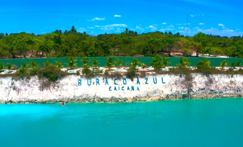 O buraco azul é uma das atrações de Jericoacoara
