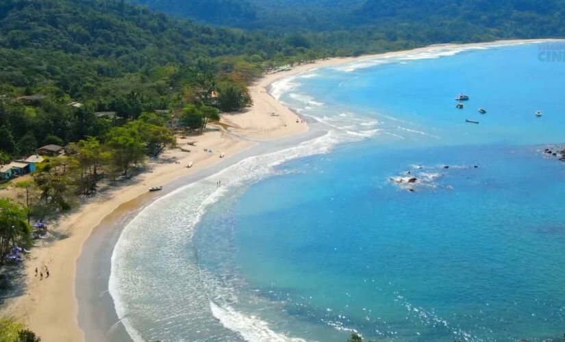 Praia de Castellanos, no litoral norte paulista deslumbra pela beleza única