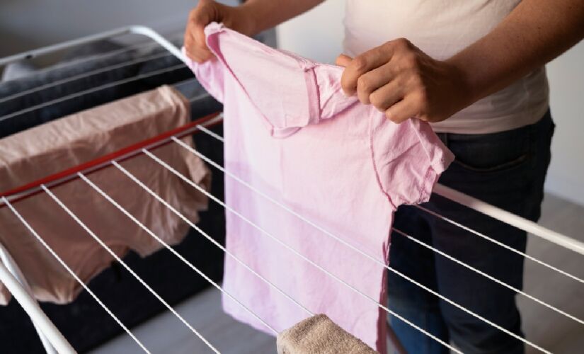 Método usa varal de chão, cobertor e calor para agilizar a secagem