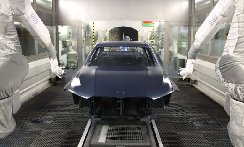 Pintura da BMW Série 3 é feita com tecnologia de ponta em Araquari