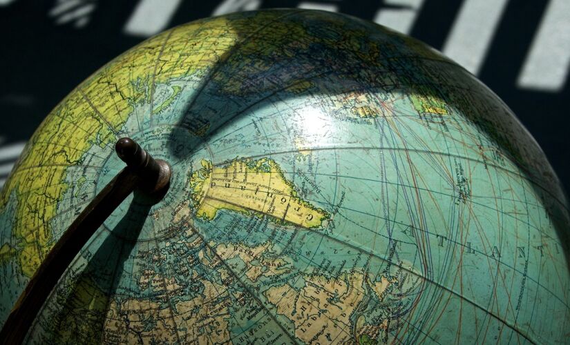 Por décadas, cientistas planetários suspeitaram que o núcleo interno sólido se deformava ao longo do tempo enquanto girava