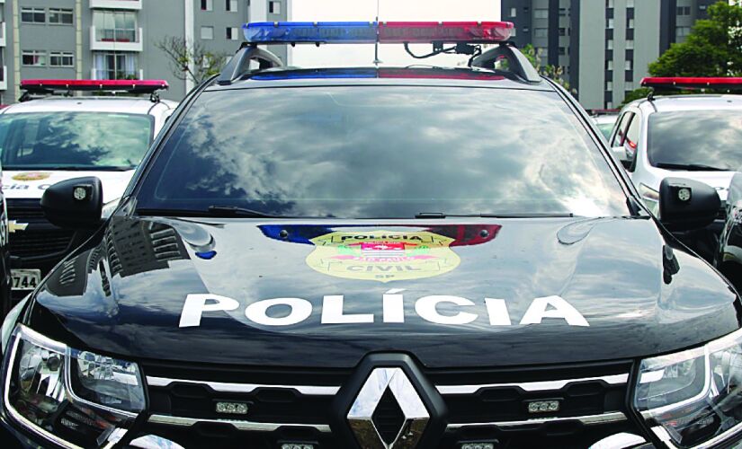 Durante a ação, cinco celulares foram apreendidos, além de diversas anotações relacionadas ao comércio ilegal de entorpecentes