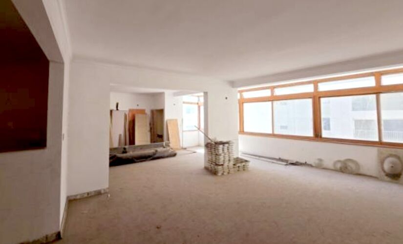 Apartamento fica localizado Edifício Moreira Salles, na avenida São Luiz 