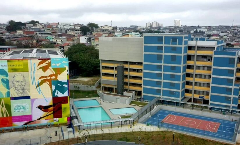 Obra traz o retrato de Papa Francisco e foi assinada pelo artista Kelvin Koubic