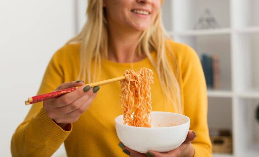 Uma pesquisa mostra a ligação entre o alto consumo de macarrão instantâneo e a síndrome cardiometabólica, síndrome que aumenta as chances de infarto e derrame