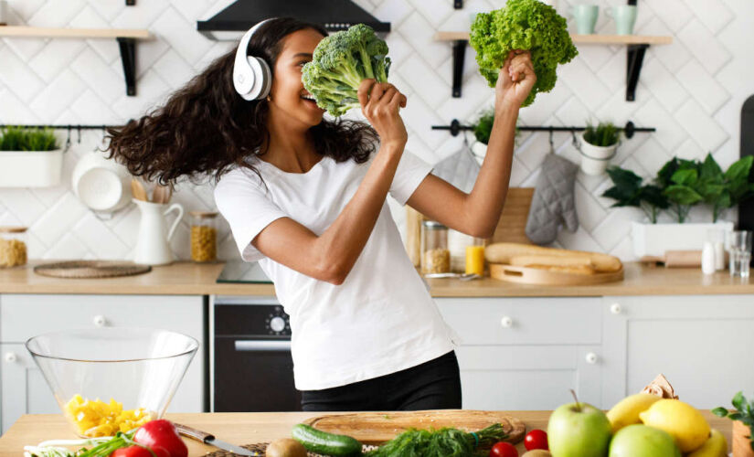 Uma xícara de agrião contém cerca de 85 g de vitamina K