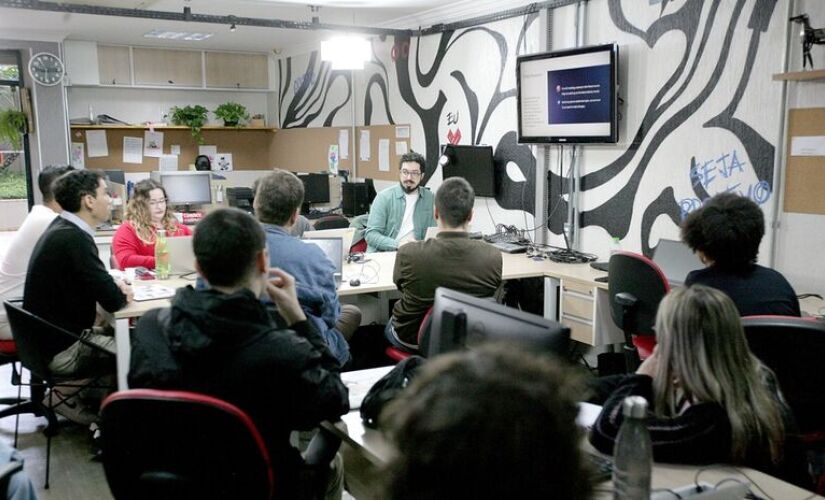 Augusto Conconi, instrutor do Google, durante workshop na redação da Gazeta
