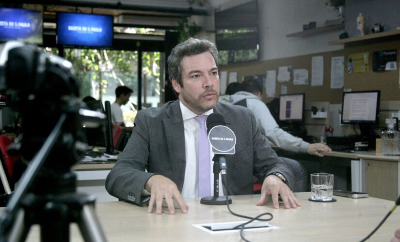 O advogado Bruno Camargo Silva durante entrevista à Gazeta