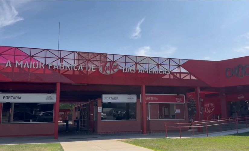 Passeio no estilo Willy Wonka atrai apaixonados por chocolate