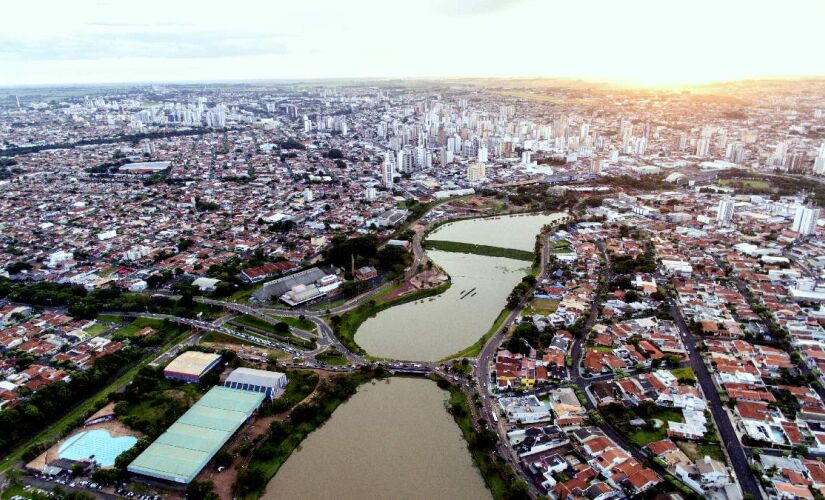 A cidade é sede da própria região metropolitana