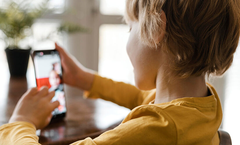 Novo projeto de lei destaca a privacidade e segurança de crianças e adolescentes nas redes sociais