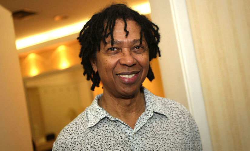 Djavan anuncia álbum e turnê pelo Brasil