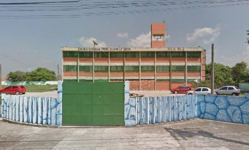 Adolescente teve o dedo médio decepado durante suposta 'brincadeira' entre colegas 