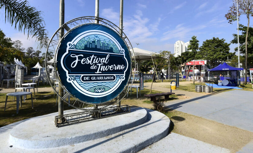 Mais de 15 expositores participam da feira, com opções que vão de hambúrgueres e parmegianas a costela, churros e doces variados
