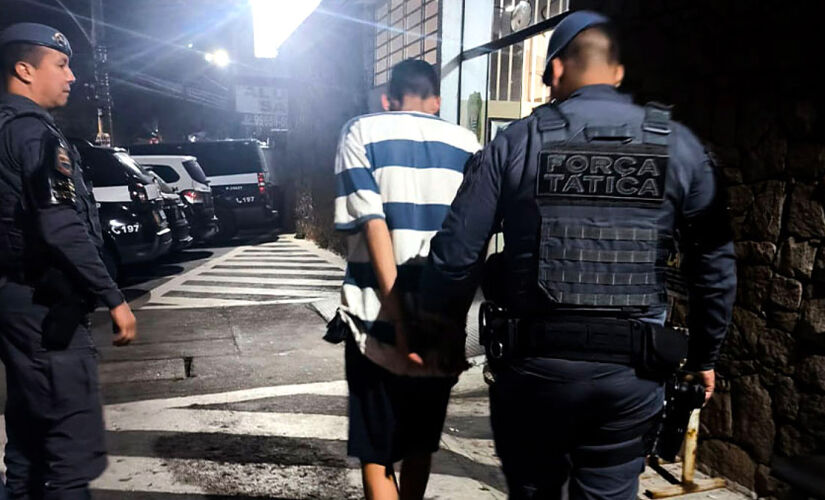  Polícia Militar (PM) prendeu durante um patrulhamento de rotina um homem procurado pela Justiça em Taboão da Serra, na Grande São Paulo