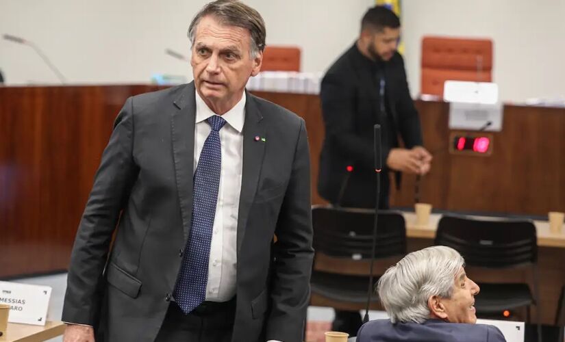 Bolsonaro está proibido de usar celular, receber visitas e acessar redes sociais