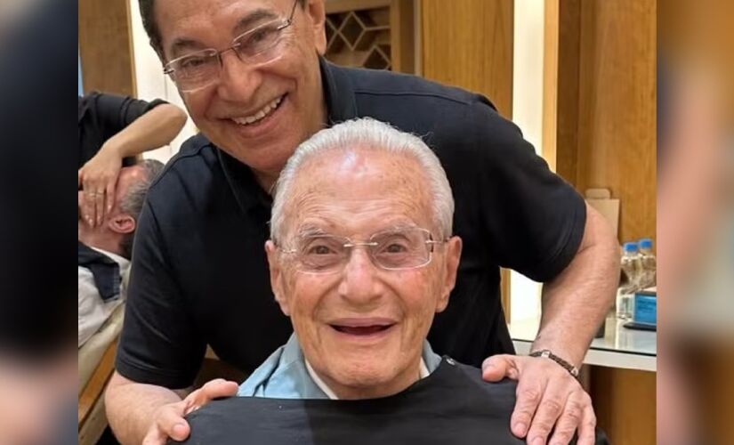 Jassa, cabeleireiro conhecido por cuidar de Silvio Santos, postou foto ao lado de Maluf, com 93 anos