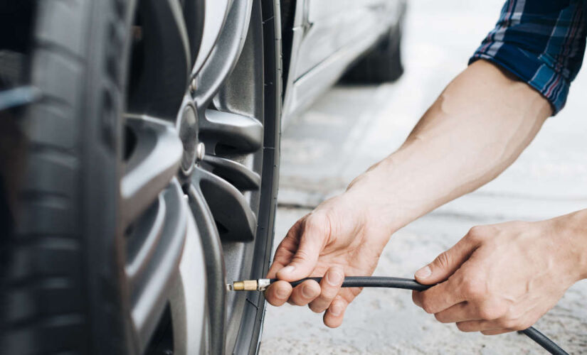 Não descuide! Calibrar os pneus corretamente é crucial para economizar gasolina e manter seu carro estável.
