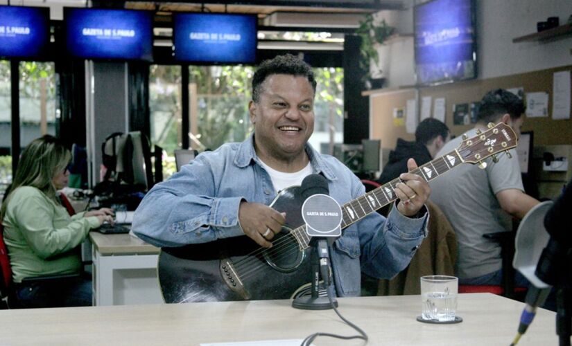 O cantor e compositor Marcelo Mira, da banda Alma Djem