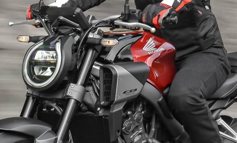 Modelo acrescenta sistema E-Clutch, que dá ao piloto opção de operação automática da embreagem