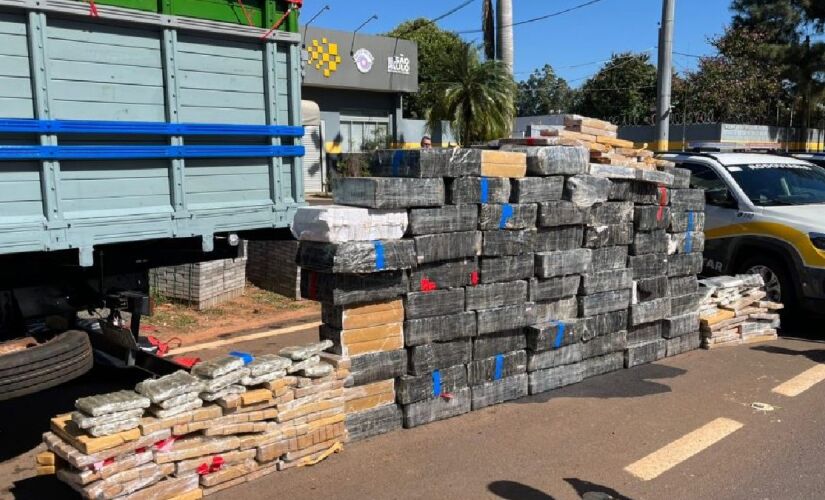 Motorista do veículo foi preso em flagrante e encaminhado à Delegacia da Polícia Federal em Araçatuba