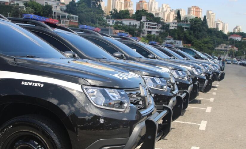 Operação, que deve cumprir mais de mil mandados de prisão ao longo do mês, mobilizou 2,2 mil policiais civis