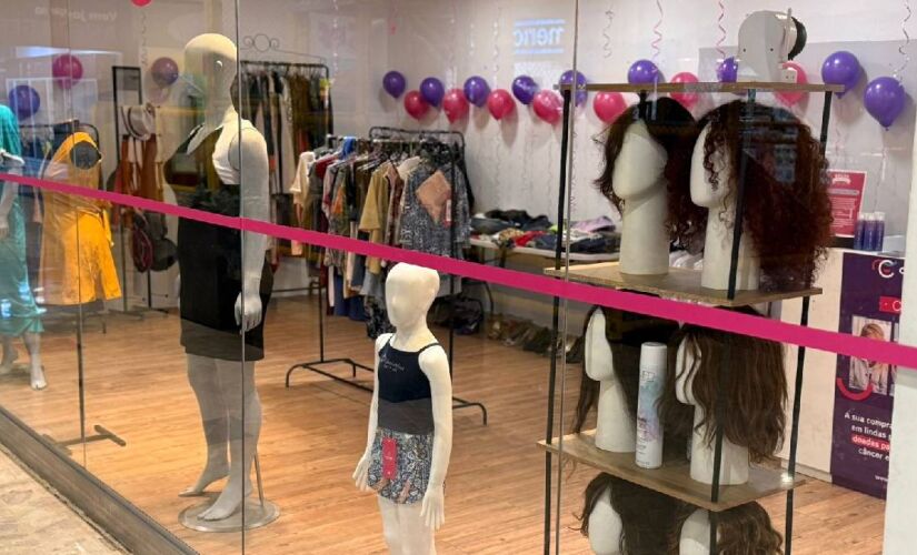 Espaço é focado em revenda e solidariedade, com itens usados a partir de R$ 5, e novos a partir de R$ 15, entre roupas, calçados e acessórios