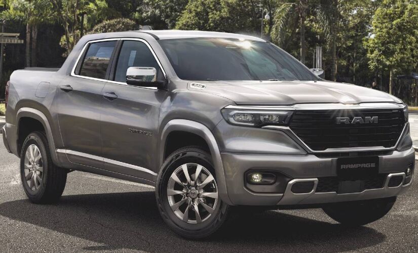 Rebel, a Laramie Night Edition e a R/T ganharam lanternas escurecidas, como nas Ram importadas