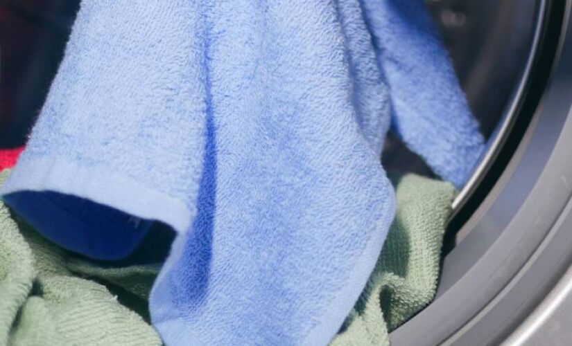 Saiba como evitar o encolhimento e até recuperar peças de roupa em casa