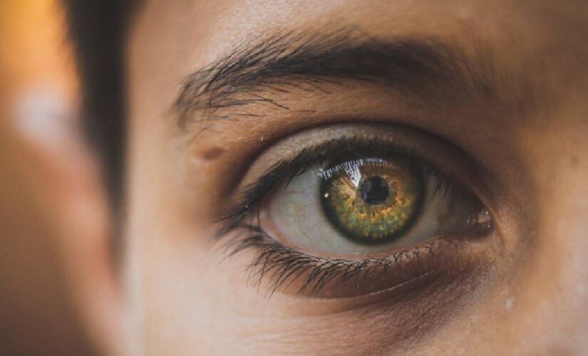 Segundo o levantamento, os olhos verdes foram os preferidos, com 20,3% dos mais de 66 mil entrevistados tendo escolhido este tom