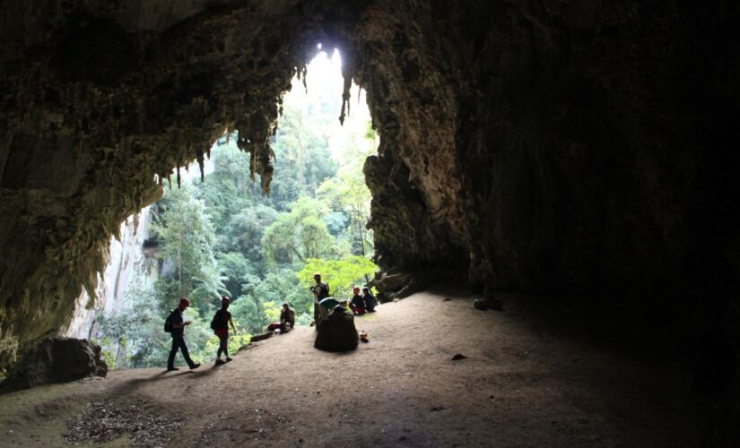 Reconhecido pela Unesco como patrimônio da humanidade, o Petar abriga mais de 350 cavernas, das quais 12 estão abertas à visitação.