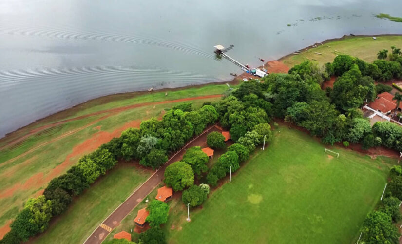 O grande atrativo turístico de Riolândia é sua praia artificial, localizada às margens do Rio Grande e da represa de Água Vermelha.