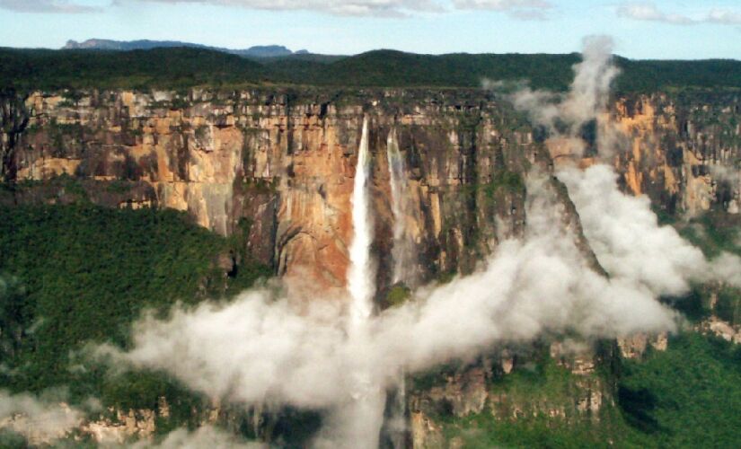 Cachoeira Salto Ángel é mais alta que o maior arranha-céus do mundo