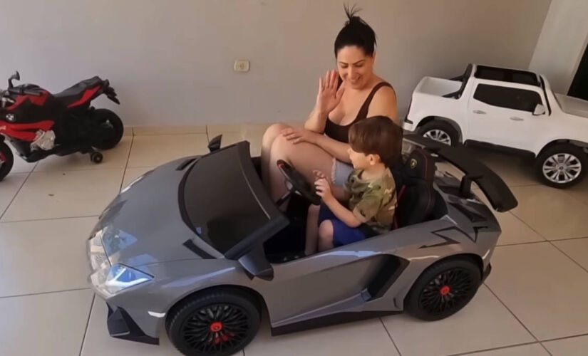 Um mini Lamborghini para os pequenos, com controle parental total e detalhes impressionantes.