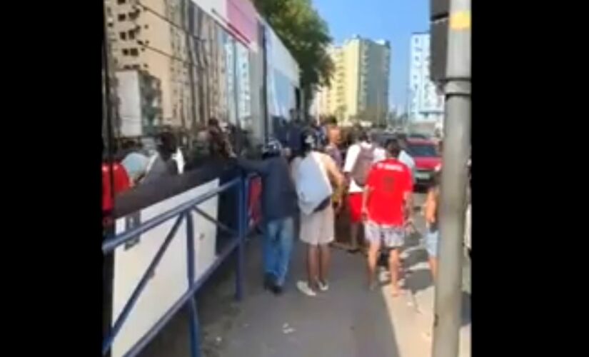 Ciclista foi prensado próximo à estação José Menino