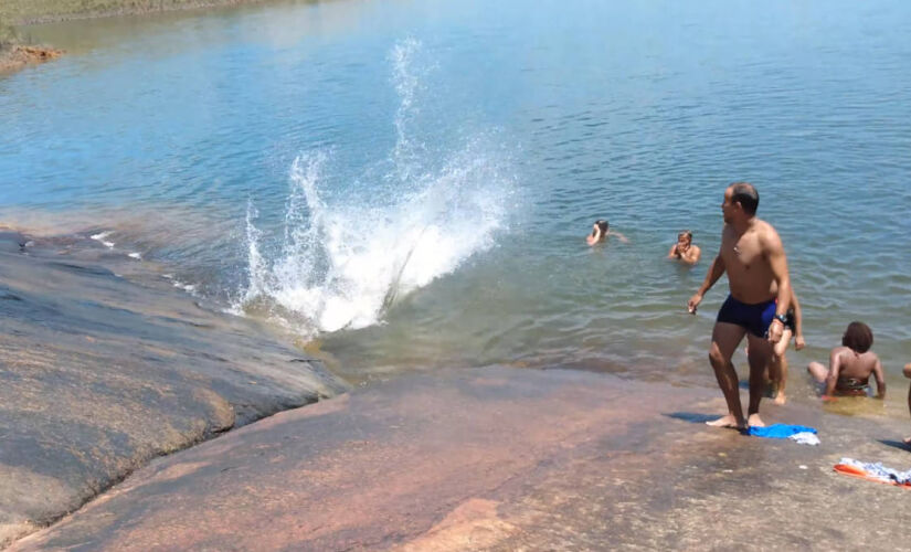 A Cachoeira do Tobogã é um dos destaques turísticos de Salesópolis 