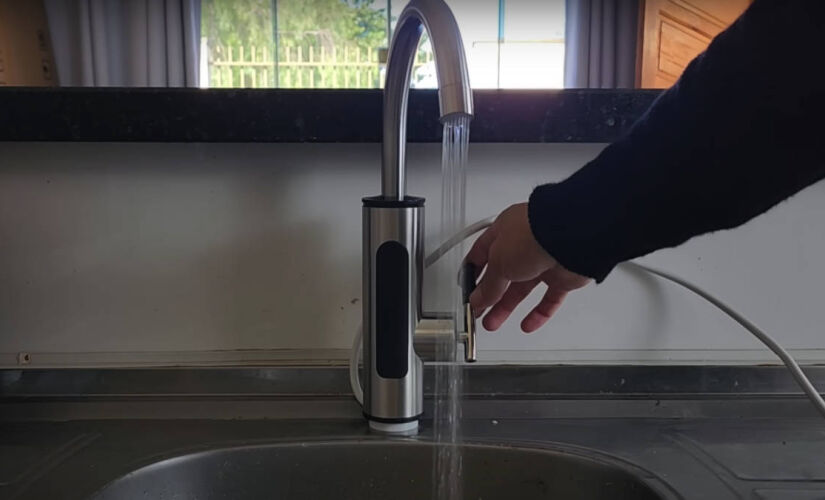 Deixe o frio para trás! Saiba tudo sobre a torneira elétrica que promete revolucionar sua cozinha no inverno.