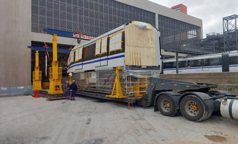 Trem chegou ao Brasil pelo Porto de Santos