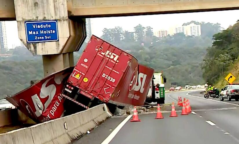 Polícia suspeita de mal súbito ou que o motorista dormiu ao volante