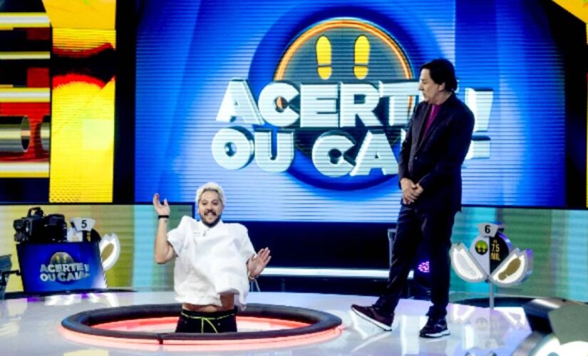 Game show Acerte ou Caia é apresentado por Tom Cavalcante.