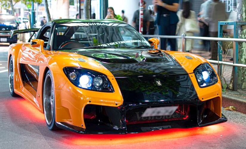 Mazda RX-7 de Han, com motor Wankel e kit VeilSide, virou ícone em Tokyo Drift e símbolo da era dourada dos esportivos japoneses