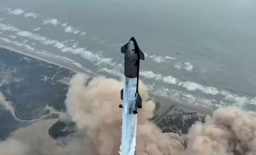 Starship completa voo com carga útil e final surpreende no mar