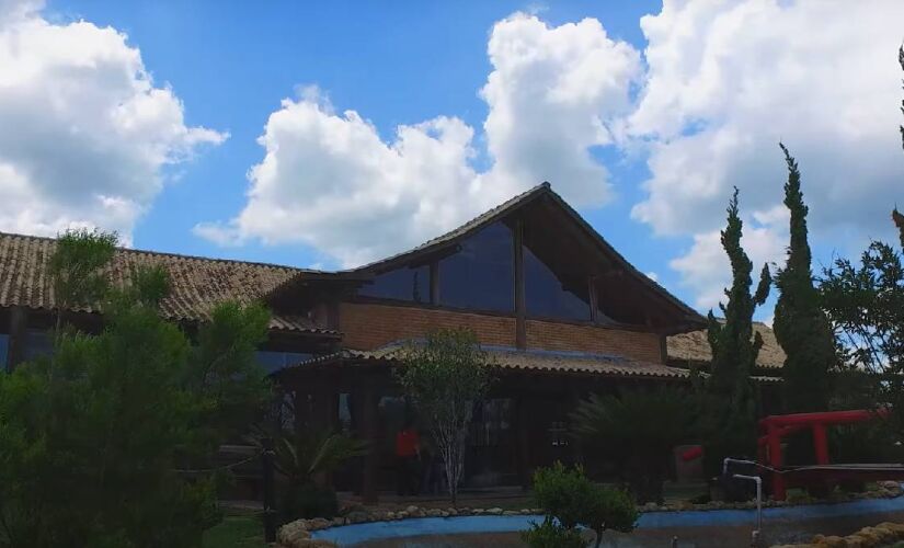 Museu fica próximo da estação Estudantes da linha 11 Coral 