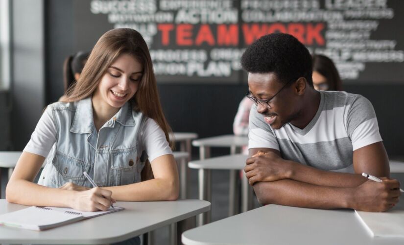 Dormir mais cedo pode trazer mais bem estar, alegria, bom humor e ainda aumentar o desempenho escolar