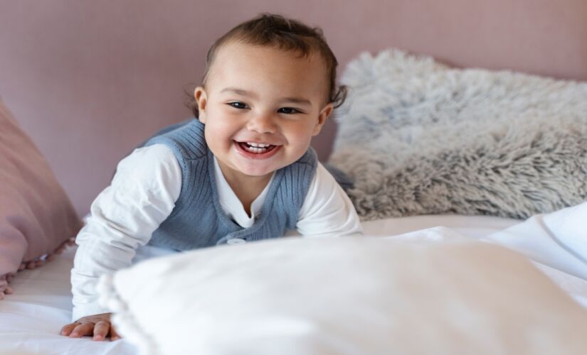 Entenda o porquê um bebê sorri para você 