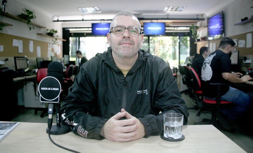 DJ Caique durante entrevista à Gazeta