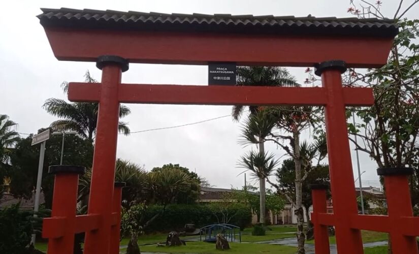 Casarões, portais e praças que mantêm viva a herança japonesa no Vale do Ribeira