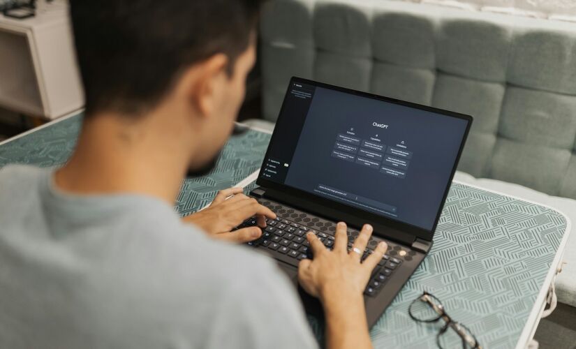 Especialista explica riscos de trocar terapia por inteligências artificiais